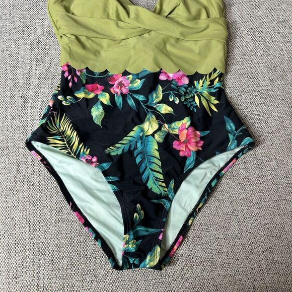 Cupshe One Piece Swimsuit Scalloped Solid Tropical Tummy Control Size M NWT - Picture 5 of 13